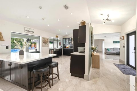 Casa en venta en Miami, Florida, 6 dormitorios, 324.14 m2 № 2050109 - foto 12