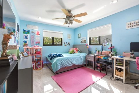 Casa en venta en Miami, Florida, 6 dormitorios, 324.14 m2 № 2050109 - foto 19