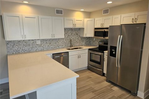 House in Sarasota, Florida 2 bedrooms, 85.1 sq.m. № 1665782 - photo 4