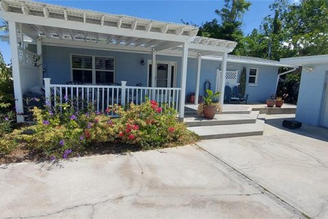 House in Sarasota, Florida 2 bedrooms, 85.1 sq.m. № 1665782 - photo 1