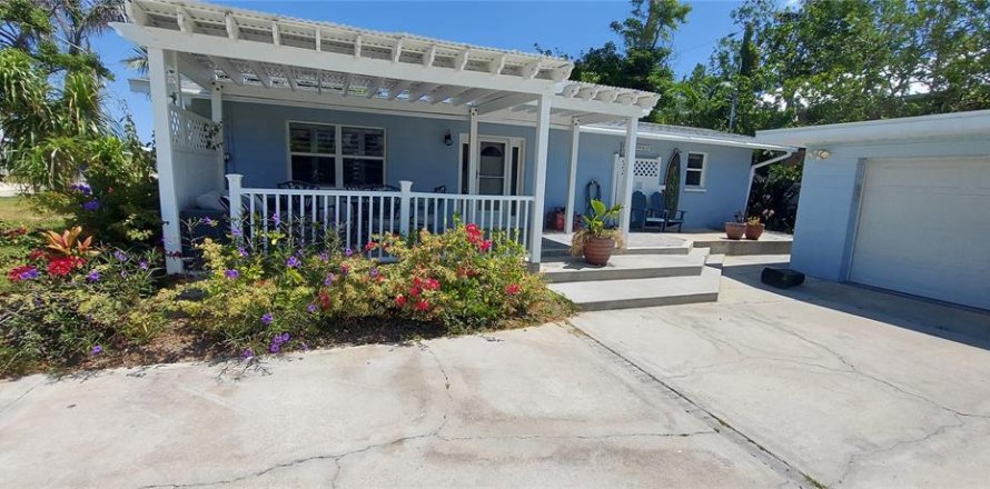 House in Sarasota, Florida 2 bedrooms, 85.1 sq.m. № 1665782