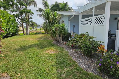 House in Sarasota, Florida 2 bedrooms, 85.1 sq.m. № 1665782 - photo 11