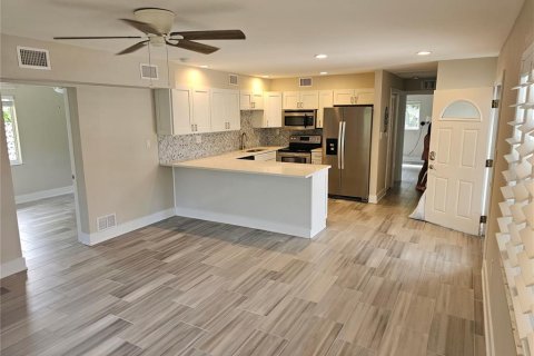 House in Sarasota, Florida 2 bedrooms, 85.1 sq.m. № 1665782 - photo 5
