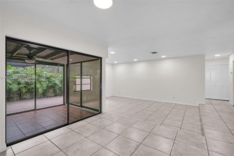 Villa ou maison à louer à Miami, Floride: 3 chambres, 123.28 m2 № 1998078 - photo 13