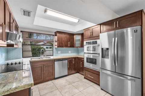 Villa ou maison à louer à Miami, Floride: 3 chambres, 123.28 m2 № 1998078 - photo 6