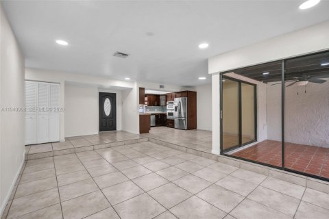 Villa ou maison à louer à Miami, Floride: 3 chambres, 123.28 m2 № 1998078 - photo 11