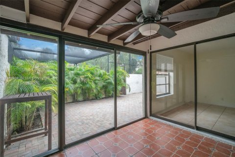 Villa ou maison à louer à Miami, Floride: 3 chambres, 123.28 m2 № 1998078 - photo 10