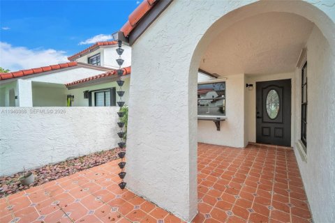 Villa ou maison à louer à Miami, Floride: 3 chambres, 123.28 m2 № 1998078 - photo 4