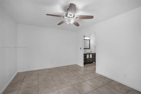 Villa ou maison à louer à Miami, Floride: 3 chambres, 123.28 m2 № 1998078 - photo 16
