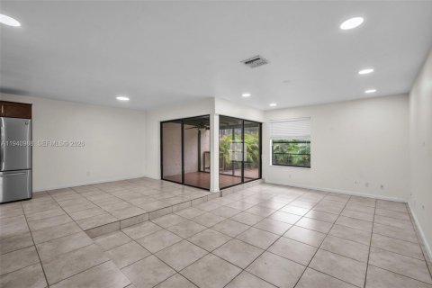 Villa ou maison à louer à Miami, Floride: 3 chambres, 123.28 m2 № 1998078 - photo 9