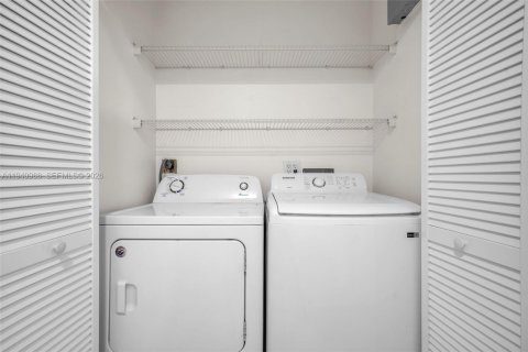 Villa ou maison à louer à Miami, Floride: 3 chambres, 123.28 m2 № 1998078 - photo 23