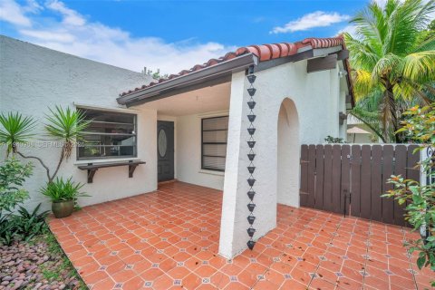 Villa ou maison à louer à Miami, Floride: 3 chambres, 123.28 m2 № 1998078 - photo 3