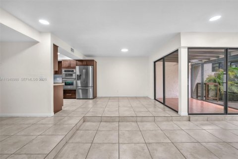 Villa ou maison à louer à Miami, Floride: 3 chambres, 123.28 m2 № 1998078 - photo 24