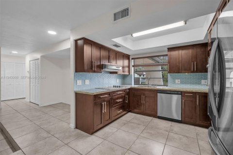 Villa ou maison à louer à Miami, Floride: 3 chambres, 123.28 m2 № 1998078 - photo 7