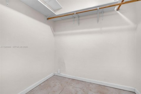 Villa ou maison à louer à Miami, Floride: 3 chambres, 123.28 m2 № 1998078 - photo 19