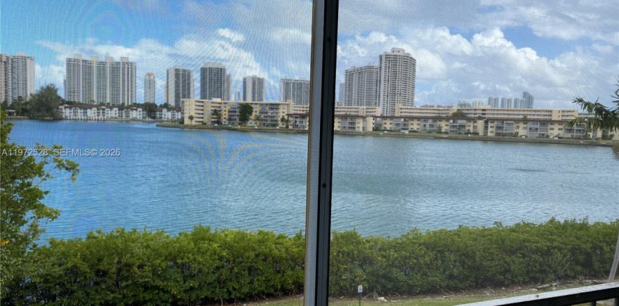 Кондоминиум с 2 спальнями в Авентура, Флорида № 2044266