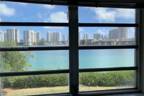 Снять в аренду кондоминиум в Авентура, Флорида 2 спальни, 100.61м2, № 2044266 - фото 18