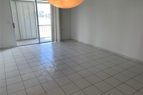 Снять в аренду кондоминиум в Авентура, Флорида 2 спальни, 100.61м2, № 2044266 - фото 4