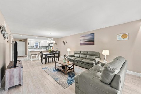 Copropriété à vendre à Lauderdale-by-the-Sea, Floride: 2 chambres, 109.62 m2 № 2309680 - photo 9