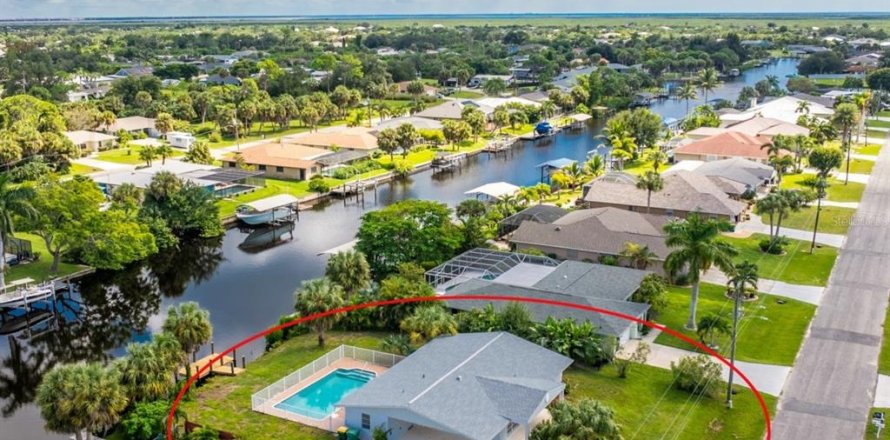 House in Port Charlotte, Florida 2 bedrooms, 86.49 sq.m. № 2391460