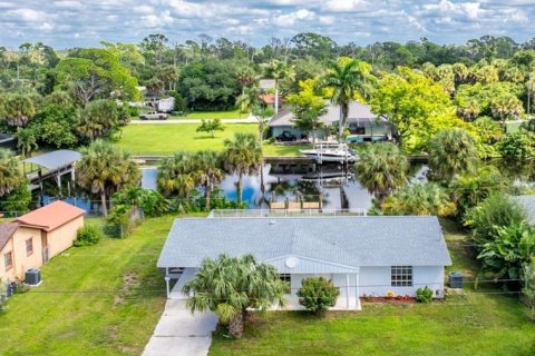 House in Port Charlotte, Florida 2 bedrooms, 86.49 sq.m. № 2391460 - photo 6