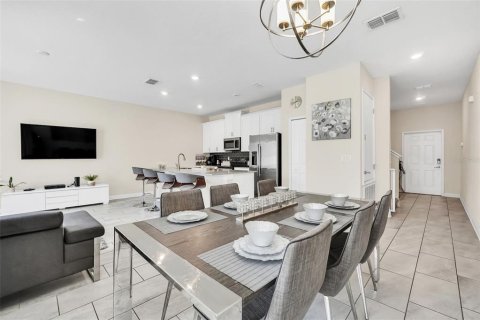 Townhouse in Davenport, Florida 4 bedrooms, 176.7 sq.m. № 2104575 - photo 6
