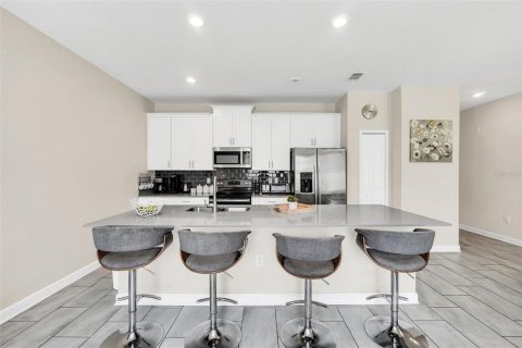 Townhouse in Davenport, Florida 4 bedrooms, 176.7 sq.m. № 2104575 - photo 9