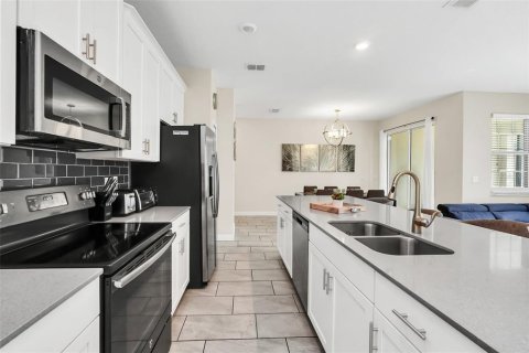 Townhouse in Davenport, Florida 4 bedrooms, 176.7 sq.m. № 2104575 - photo 12