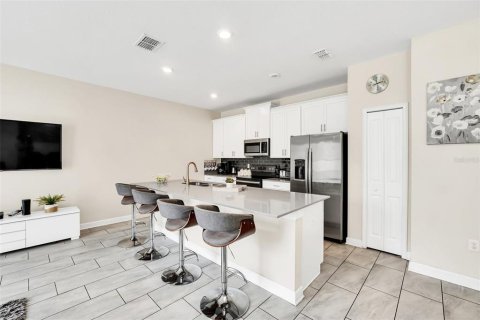 Townhouse in Davenport, Florida 4 bedrooms, 176.7 sq.m. № 2104575 - photo 8