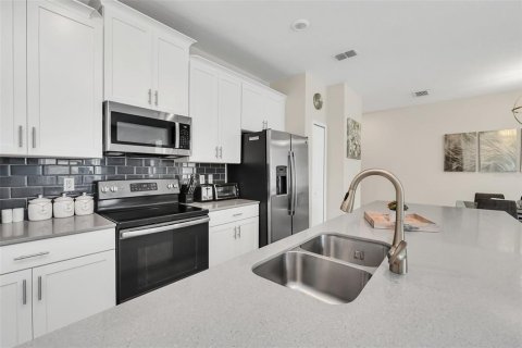 Townhouse in Davenport, Florida 4 bedrooms, 176.7 sq.m. № 2104575 - photo 13