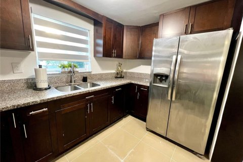 House in Miami Gardens, Florida 3 bedrooms, 117.61 sq.m. № 2072959 - photo 14