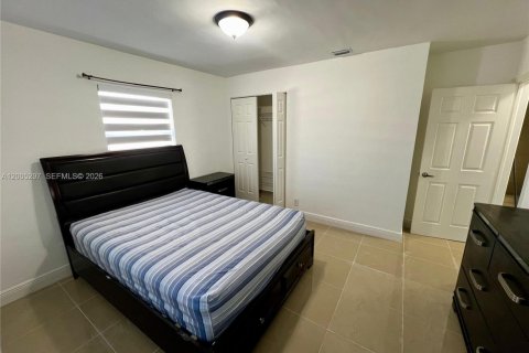 House in Miami Gardens, Florida 3 bedrooms, 117.61 sq.m. № 2072959 - photo 23
