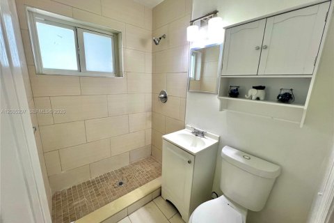 House in Miami Gardens, Florida 3 bedrooms, 117.61 sq.m. № 2072959 - photo 18
