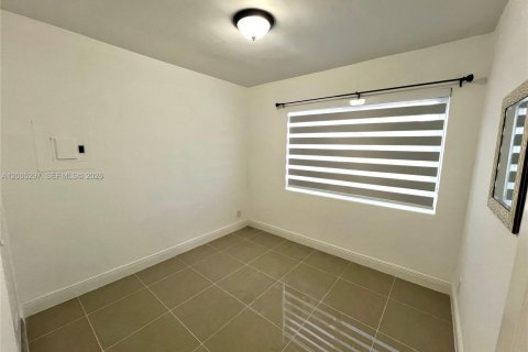 House in Miami Gardens, Florida 3 bedrooms, 117.61 sq.m. № 2072959 - photo 24