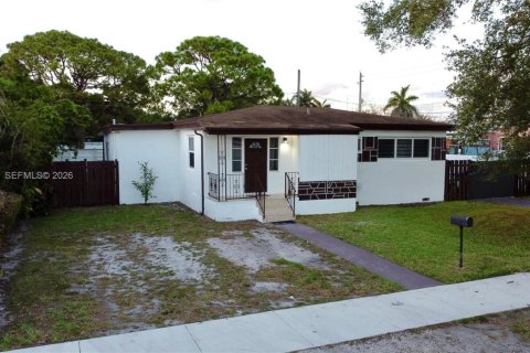 House in Miami Gardens, Florida 3 bedrooms, 117.61 sq.m. № 2072959