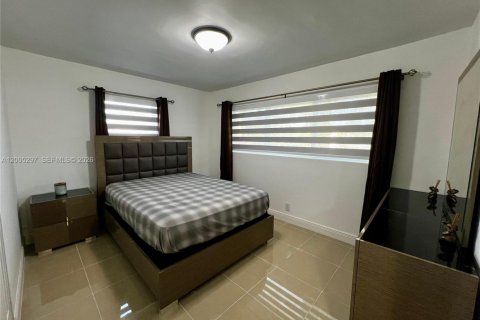 House in Miami Gardens, Florida 3 bedrooms, 117.61 sq.m. № 2072959 - photo 20