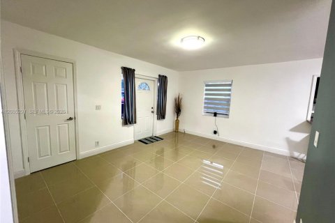 House in Miami Gardens, Florida 3 bedrooms, 117.61 sq.m. № 2072959 - photo 8