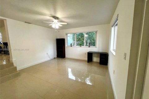 House in Miami Gardens, Florida 3 bedrooms, 117.61 sq.m. № 2072959 - photo 29