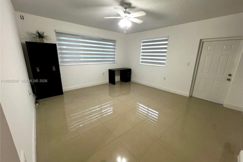 House in Miami Gardens, Florida 3 bedrooms, 117.61 sq.m. № 2072959 - photo 27