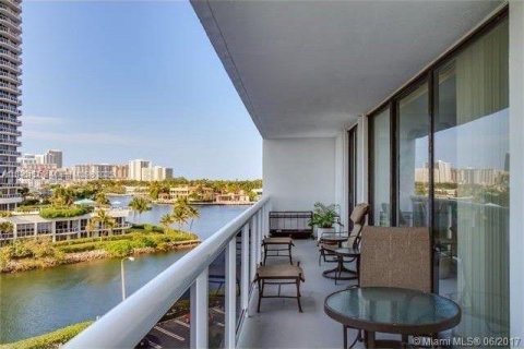 Condominio en Aventura, Florida, 2 dormitorios  № 2034323