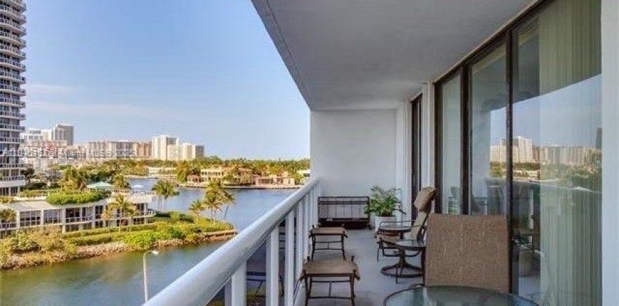Condominio en Aventura, Florida, 2 dormitorios  № 2034323