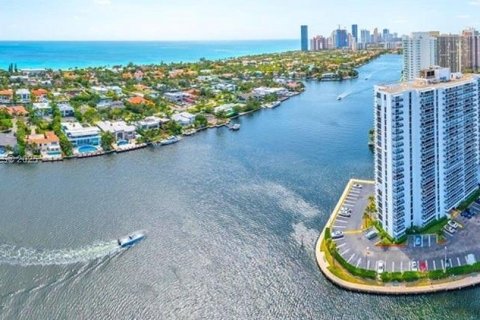 Condominio en venta en Aventura, Florida, 2 dormitorios, 105.82 m2 № 2034323 - foto 2