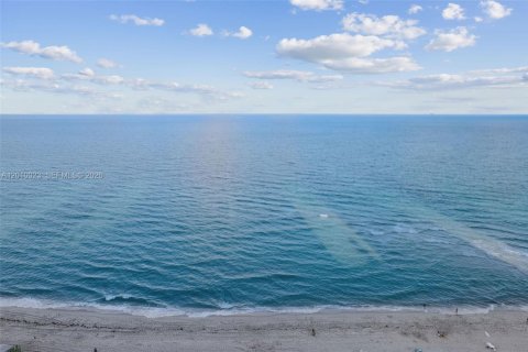 Condo in Miami Beach, Florida, 2 bedrooms  № 2073043 - photo 23