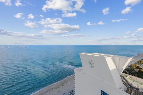 Condo in Miami Beach, Florida, 2 bedrooms  № 2073043 - photo 22