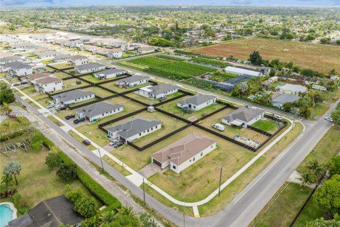 House in Homestead, Florida 4 bedrooms, 249.81 sq.m. № 1704431 - photo 29
