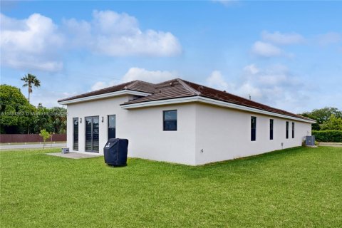 House in Homestead, Florida 4 bedrooms, 249.81 sq.m. № 1704431 - photo 25
