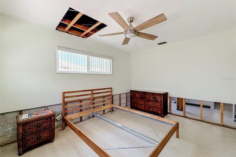 House in Saint Petersburg, Florida 4 bedrooms, 156.08 sq.m. № 2216814 - photo 16