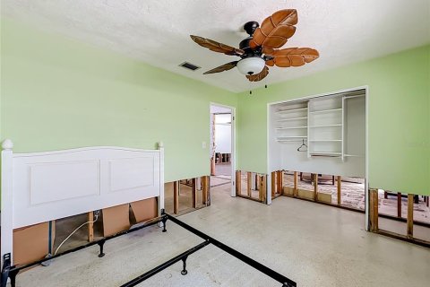 House in Saint Petersburg, Florida 4 bedrooms, 156.08 sq.m. № 2216814 - photo 14