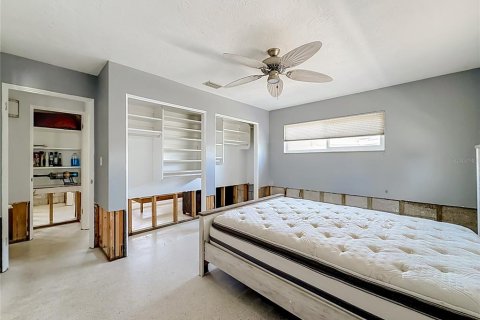 House in Saint Petersburg, Florida 4 bedrooms, 156.08 sq.m. № 2216814 - photo 21