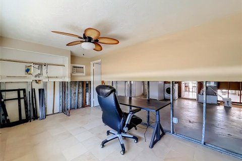 House in Saint Petersburg, Florida 4 bedrooms, 156.08 sq.m. № 2216814 - photo 11